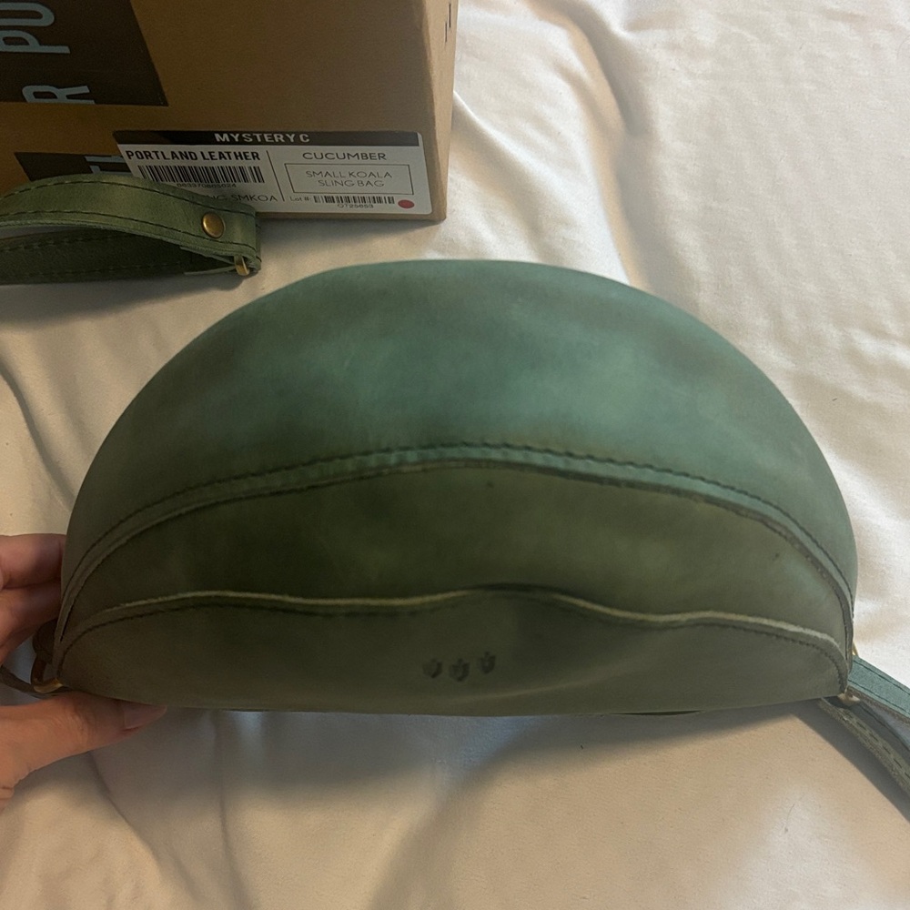 Portland Leather Small Koala Sling Bag CUCUMBER NEW - Picture 8 of 10